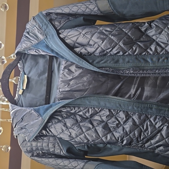 Athleta Women's Dark Green Quilted Puffer Jacket - Picture 5 of 16